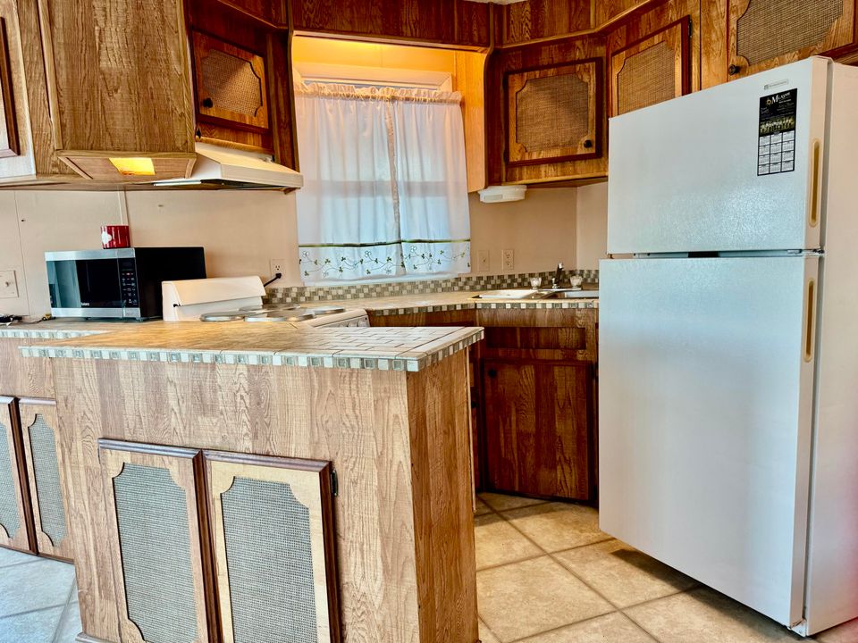 待售: $124,000 (1 贝兹, 1 浴室, 409 平方英尺)