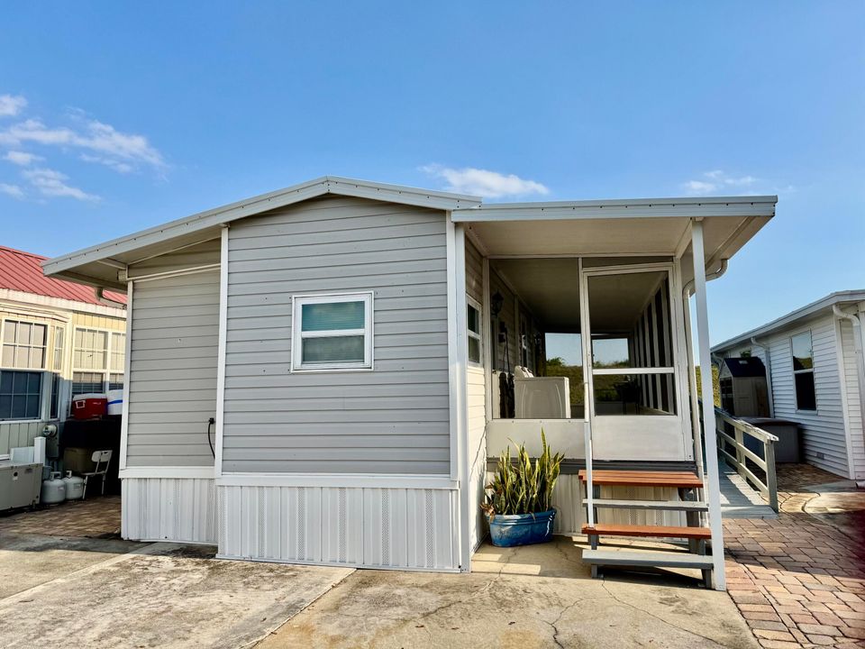 待售: $124,000 (1 贝兹, 1 浴室, 409 平方英尺)