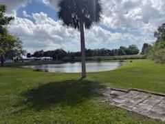 合同活跃: $225,000 (2 贝兹, 2 浴室, 900 平方英尺)