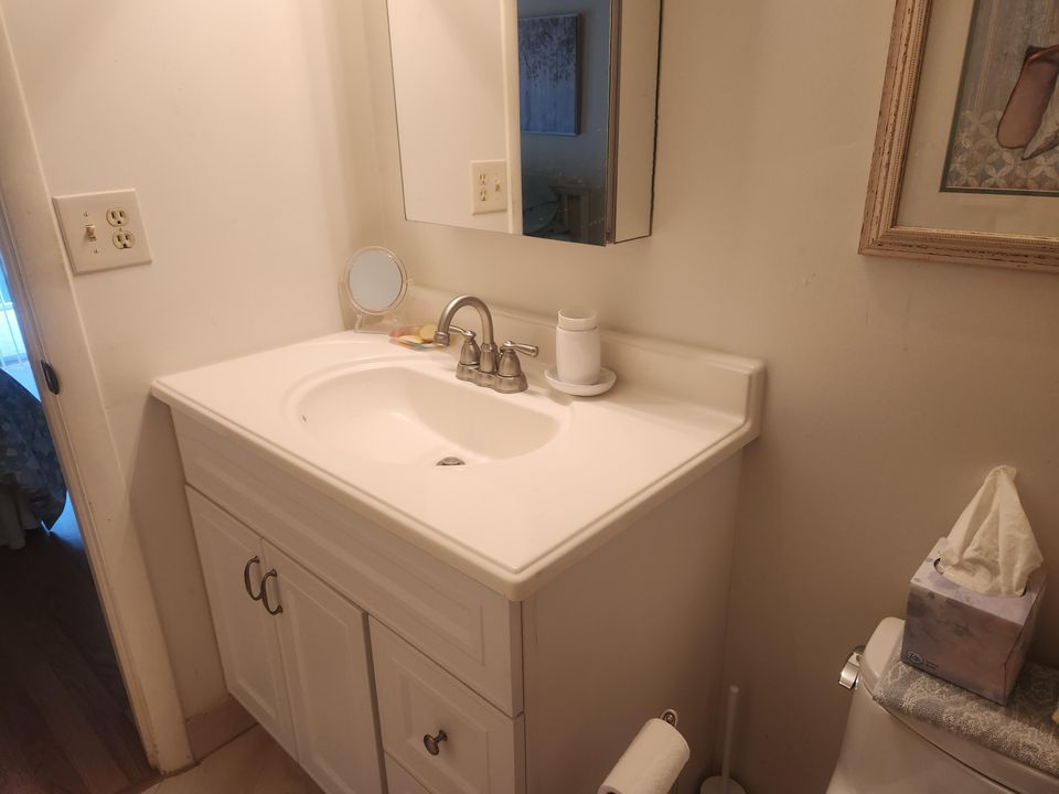 На продажу: $175,000 (2 спален, 1 ванн, 910 Квадратных фут)