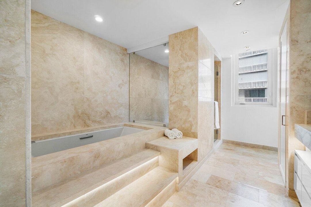 出租: $12,000 (2 贝兹, 3 浴室, 2608 平方英尺)