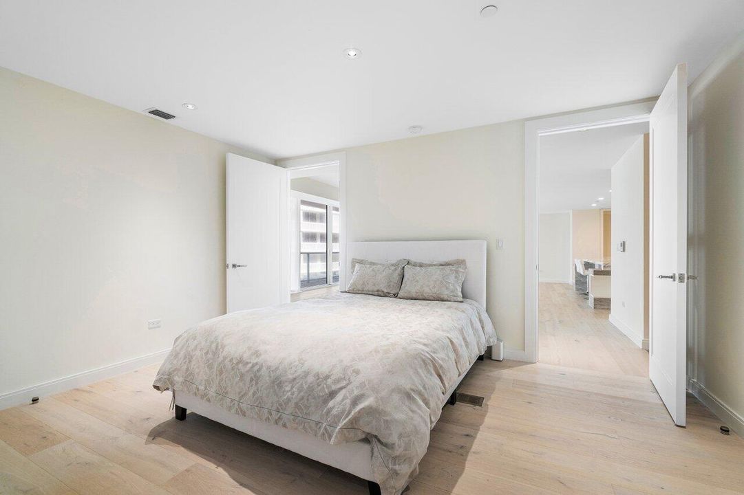 出租: $12,000 (2 贝兹, 3 浴室, 2608 平方英尺)