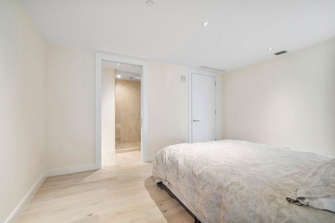 出租: $12,000 (2 贝兹, 3 浴室, 2608 平方英尺)