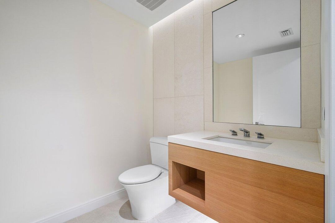 出租: $12,000 (2 贝兹, 3 浴室, 2608 平方英尺)