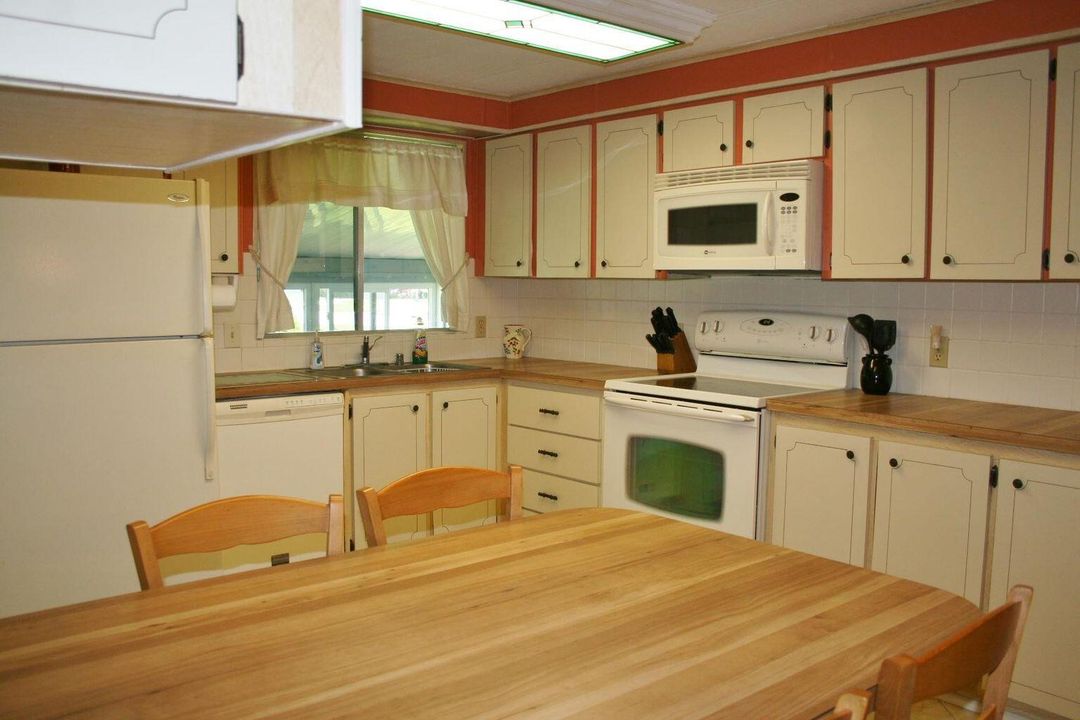 合同活跃: $224,900 (3 贝兹, 2 浴室, 1520 平方英尺)