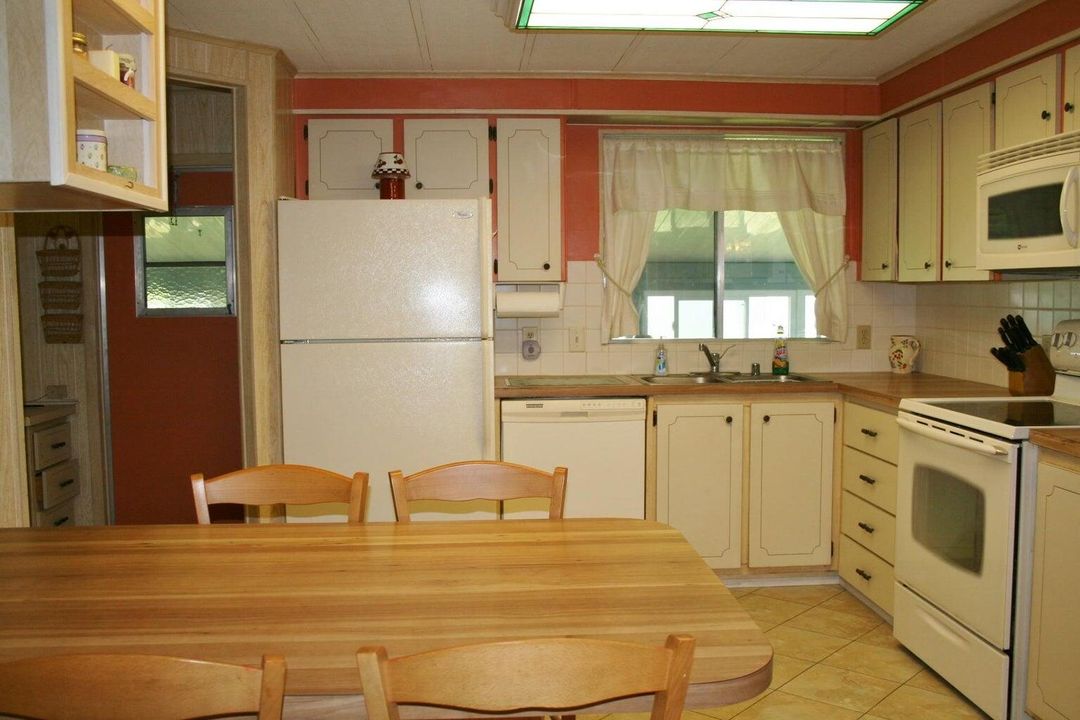 合同活跃: $224,900 (3 贝兹, 2 浴室, 1520 平方英尺)