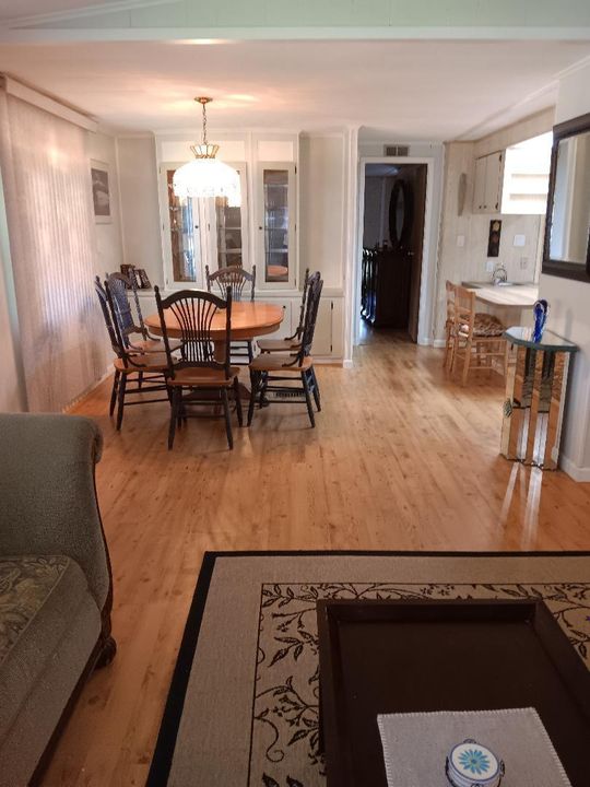 合同活跃: $224,900 (3 贝兹, 2 浴室, 1520 平方英尺)