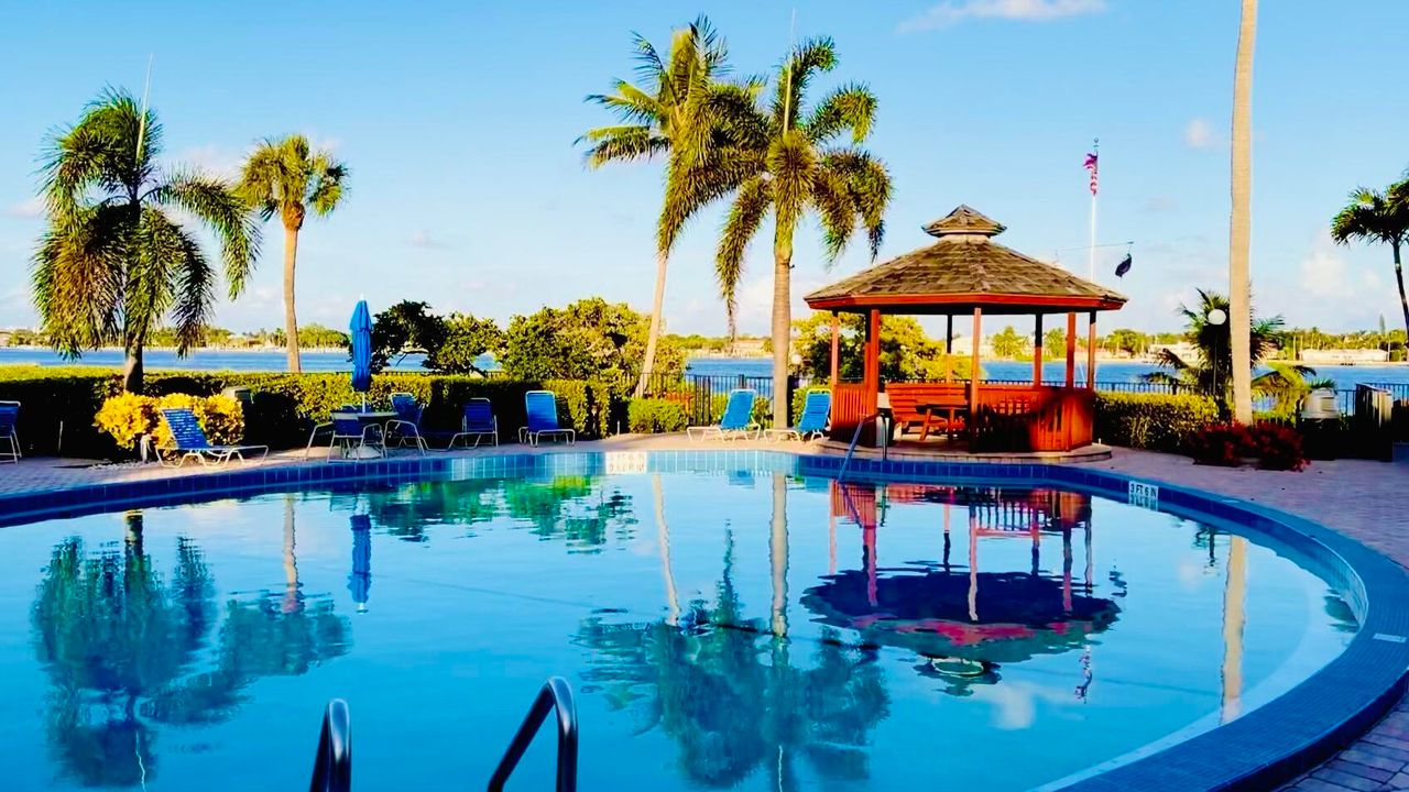 На продажу: $365,000 (2 спален, 2 ванн, 1414 Квадратных фут)