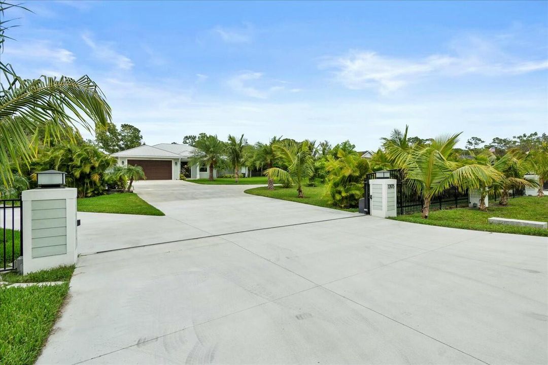 Active With Contract: $2,200,000 (3 beds, 5 baths, 3251 Square Feet)