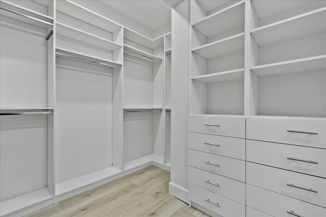 Active With Contract: $2,200,000 (3 beds, 5 baths, 3251 Square Feet)