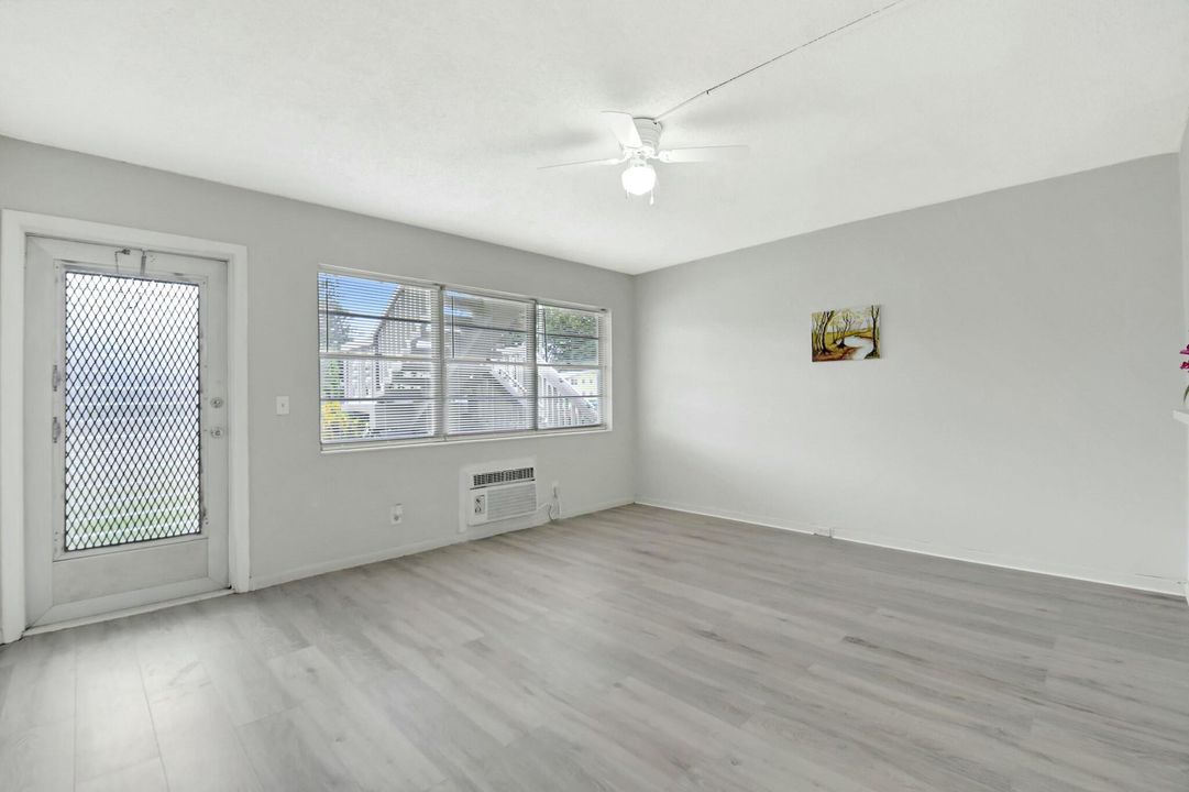 For Sale: $60,000 (1 beds, 1 baths, 570 Square Feet)