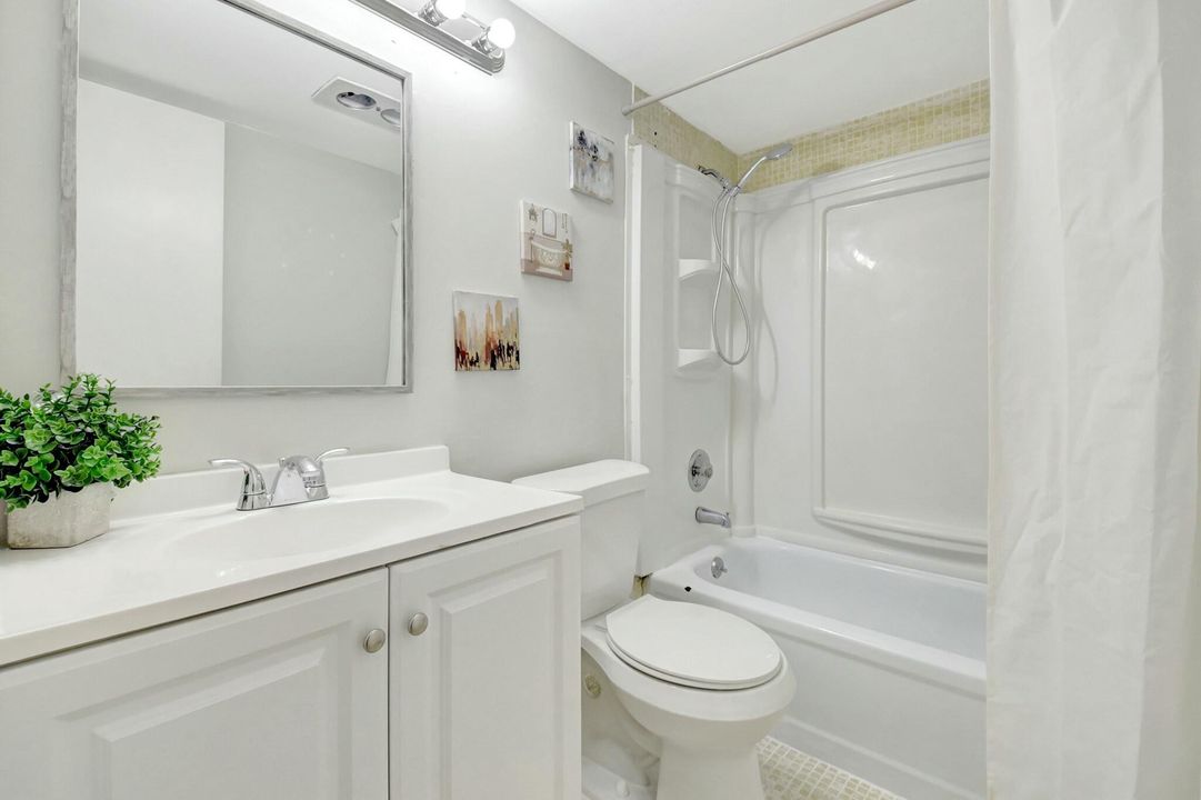 For Sale: $60,000 (1 beds, 1 baths, 570 Square Feet)