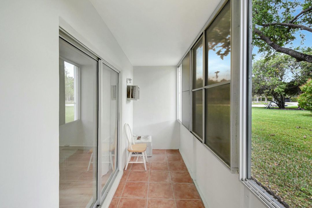 For Sale: $60,000 (1 beds, 1 baths, 570 Square Feet)