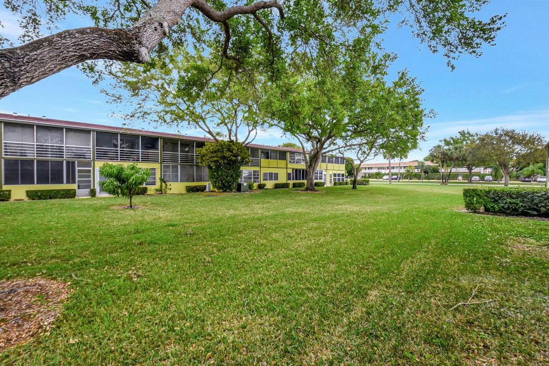 For Sale: $60,000 (1 beds, 1 baths, 570 Square Feet)