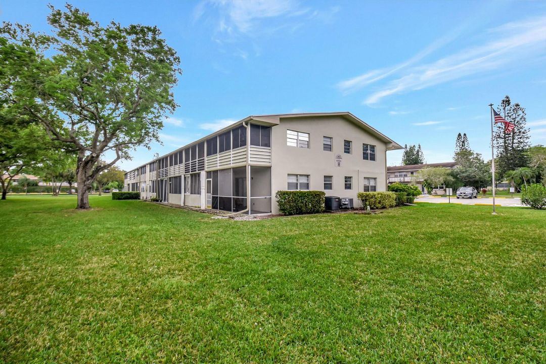 For Sale: $60,000 (1 beds, 1 baths, 570 Square Feet)