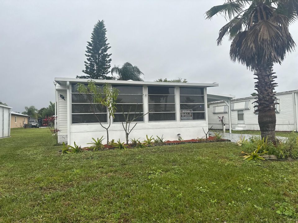 Под контрактом: $29,900 (3 спален, 2 ванн, 1200 Квадратных фут)