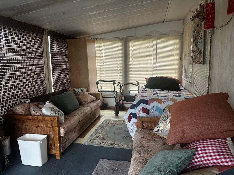 Под контрактом: $29,900 (3 спален, 2 ванн, 1200 Квадратных фут)