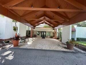 Под контрактом: $29,900 (3 спален, 2 ванн, 1200 Квадратных фут)