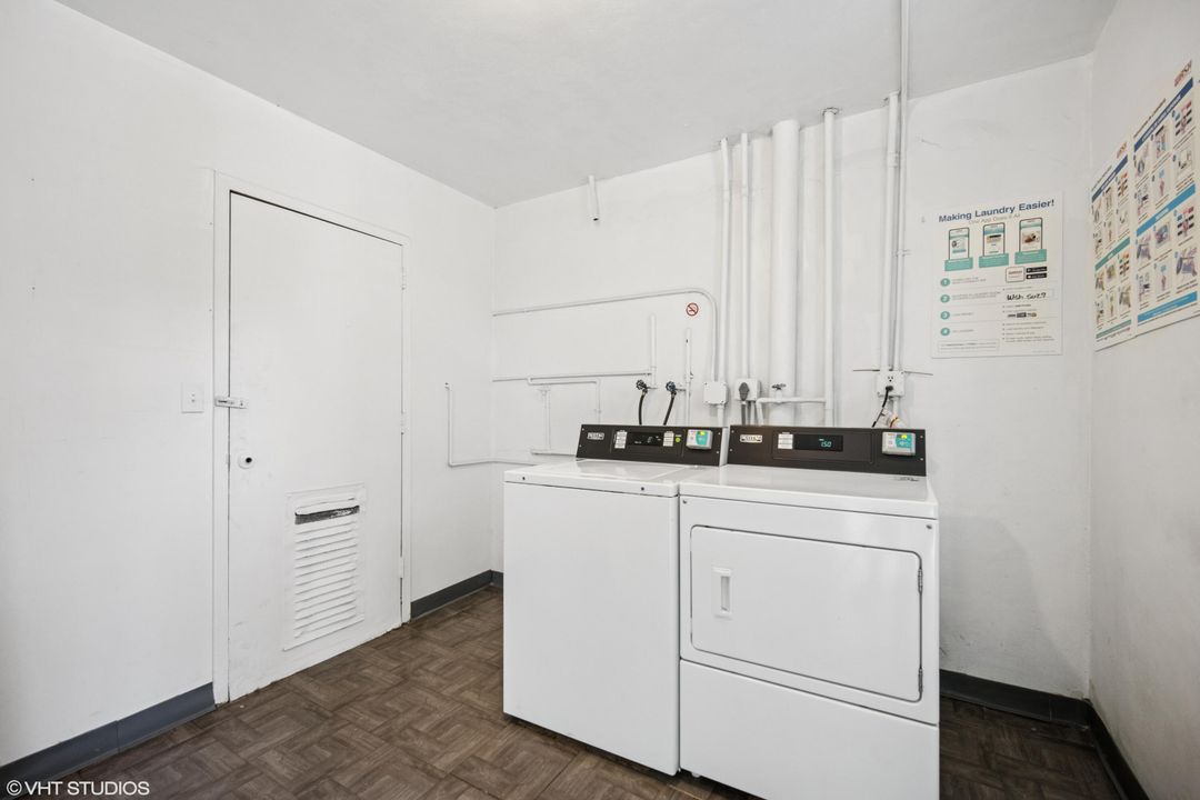 Active With Contract: $245,000 (2 beds, 2 baths, 928 Square Feet)