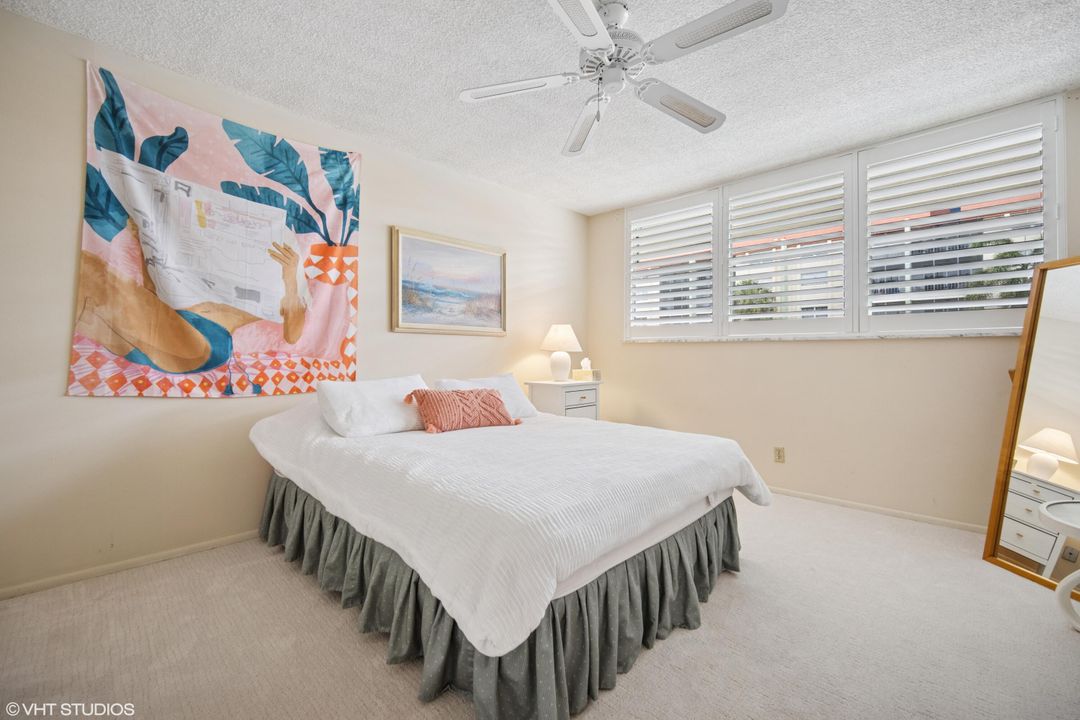 Active With Contract: $245,000 (2 beds, 2 baths, 928 Square Feet)