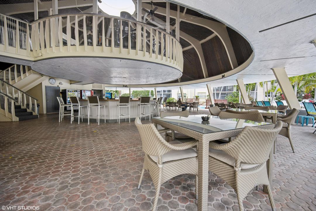 Active With Contract: $245,000 (2 beds, 2 baths, 928 Square Feet)