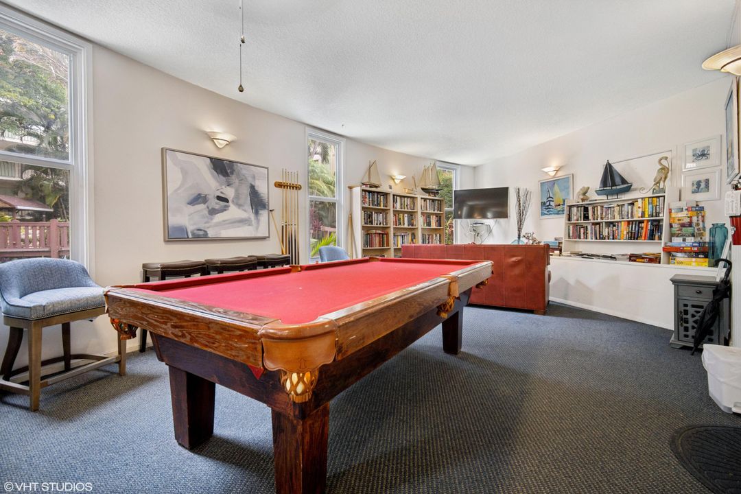 Active With Contract: $245,000 (2 beds, 2 baths, 928 Square Feet)