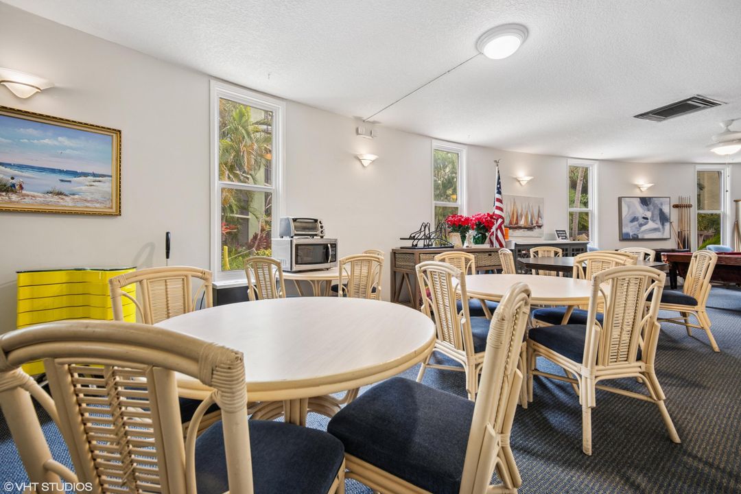 Active With Contract: $245,000 (2 beds, 2 baths, 928 Square Feet)