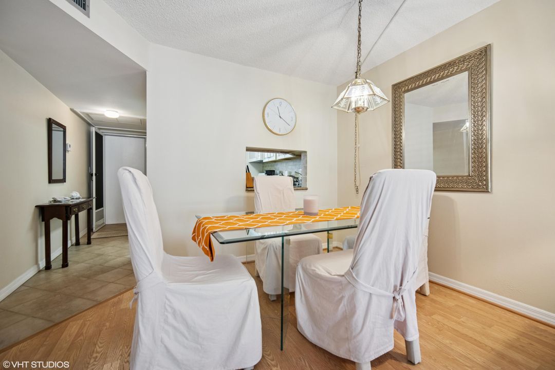 Active With Contract: $245,000 (2 beds, 2 baths, 928 Square Feet)