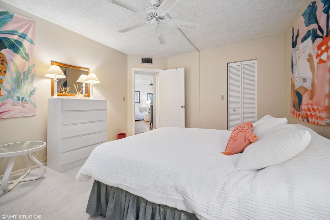 Active With Contract: $245,000 (2 beds, 2 baths, 928 Square Feet)