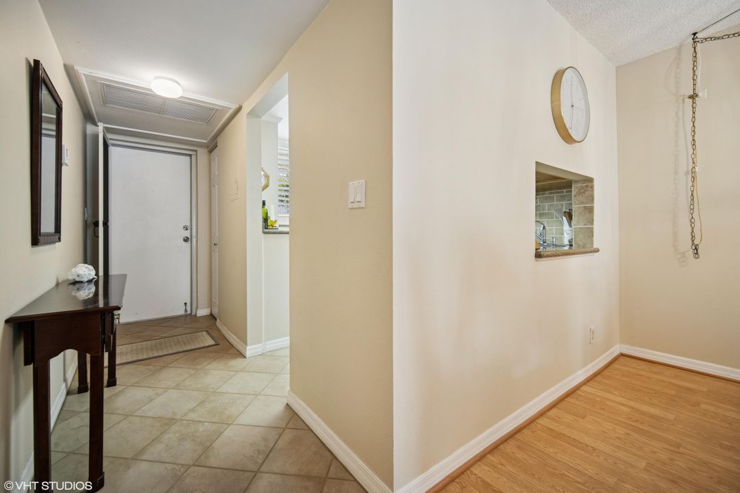 Active With Contract: $245,000 (2 beds, 2 baths, 928 Square Feet)