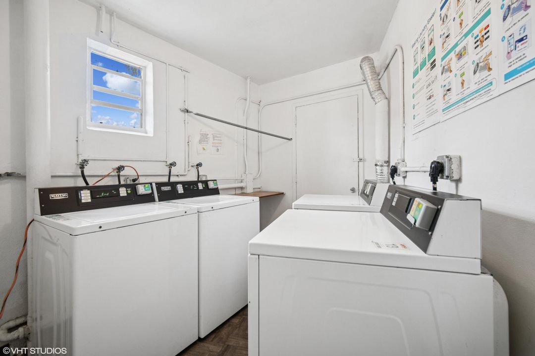 Active With Contract: $245,000 (2 beds, 2 baths, 928 Square Feet)