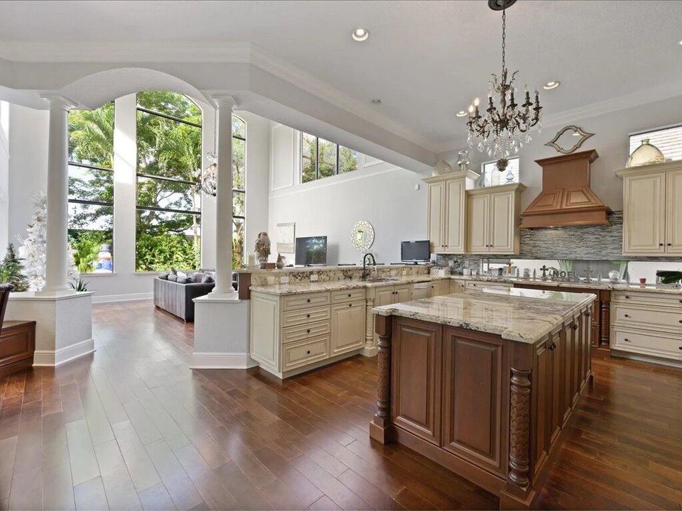 Под контрактом: $1,399,999 (5 спален, 6 ванн, 6307 Квадратных фут)