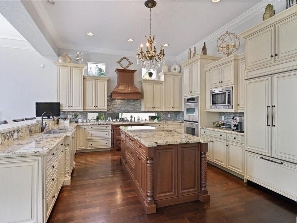 Под контрактом: $1,399,999 (5 спален, 6 ванн, 6307 Квадратных фут)