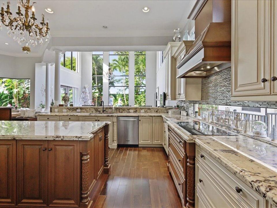 Под контрактом: $1,399,999 (5 спален, 6 ванн, 6307 Квадратных фут)