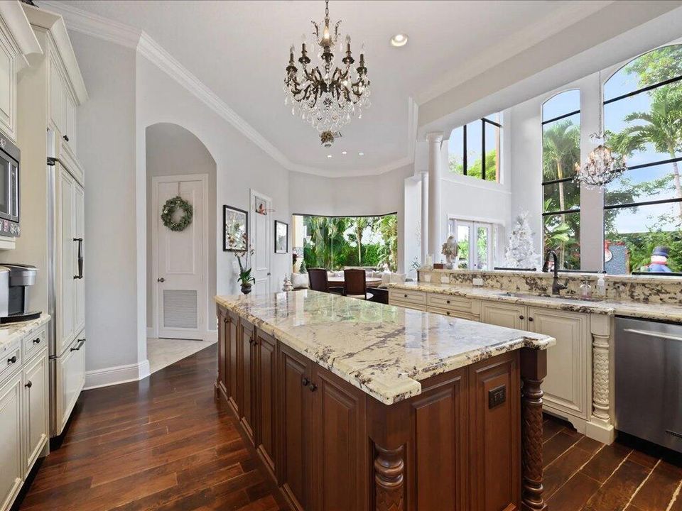 Под контрактом: $1,399,999 (5 спален, 6 ванн, 6307 Квадратных фут)