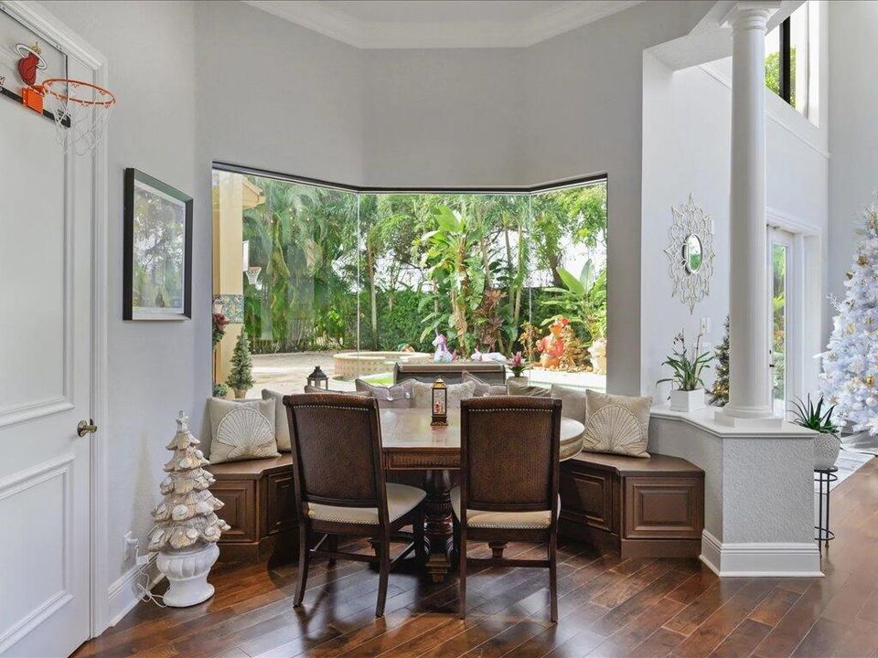 Под контрактом: $1,399,999 (5 спален, 6 ванн, 6307 Квадратных фут)