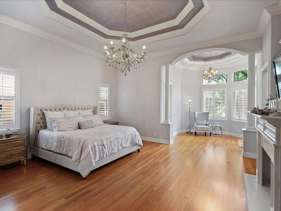 Под контрактом: $1,399,999 (5 спален, 6 ванн, 6307 Квадратных фут)