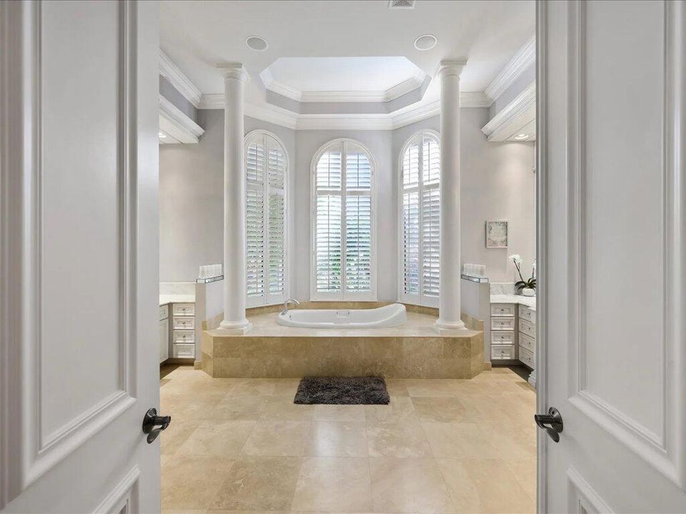 Под контрактом: $1,399,999 (5 спален, 6 ванн, 6307 Квадратных фут)