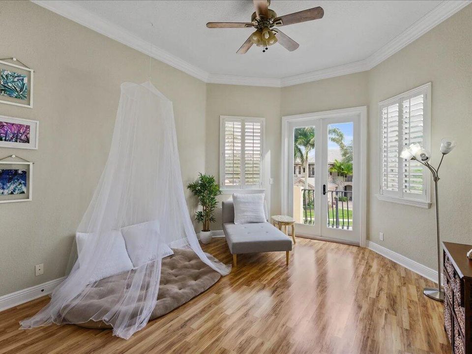 Под контрактом: $1,399,999 (5 спален, 6 ванн, 6307 Квадратных фут)