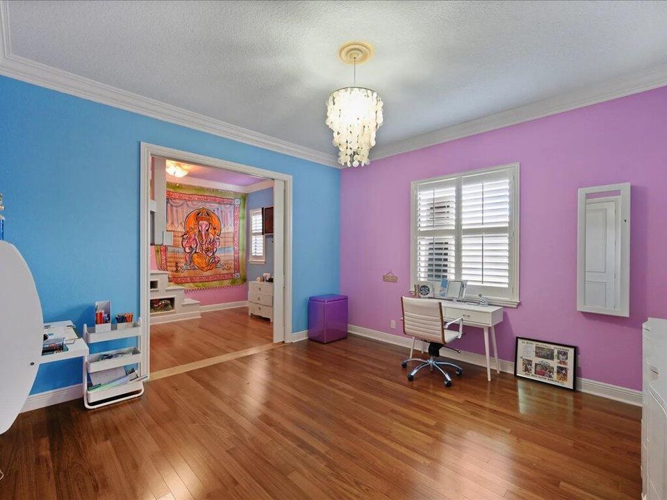 Под контрактом: $1,399,999 (5 спален, 6 ванн, 6307 Квадратных фут)