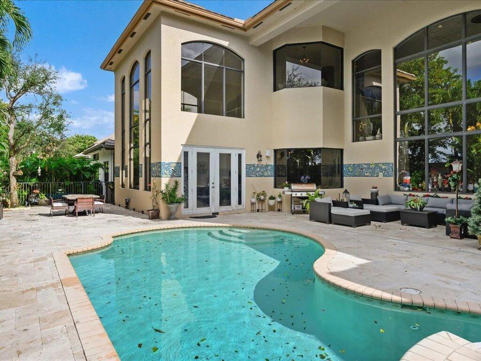 Под контрактом: $1,399,999 (5 спален, 6 ванн, 6307 Квадратных фут)