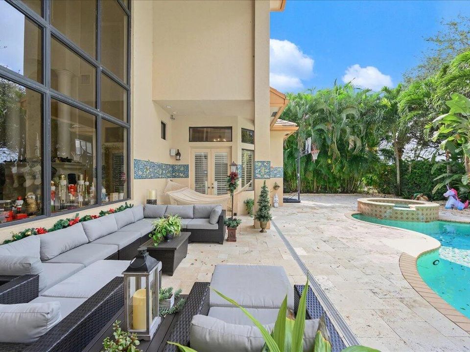 Под контрактом: $1,399,999 (5 спален, 6 ванн, 6307 Квадратных фут)