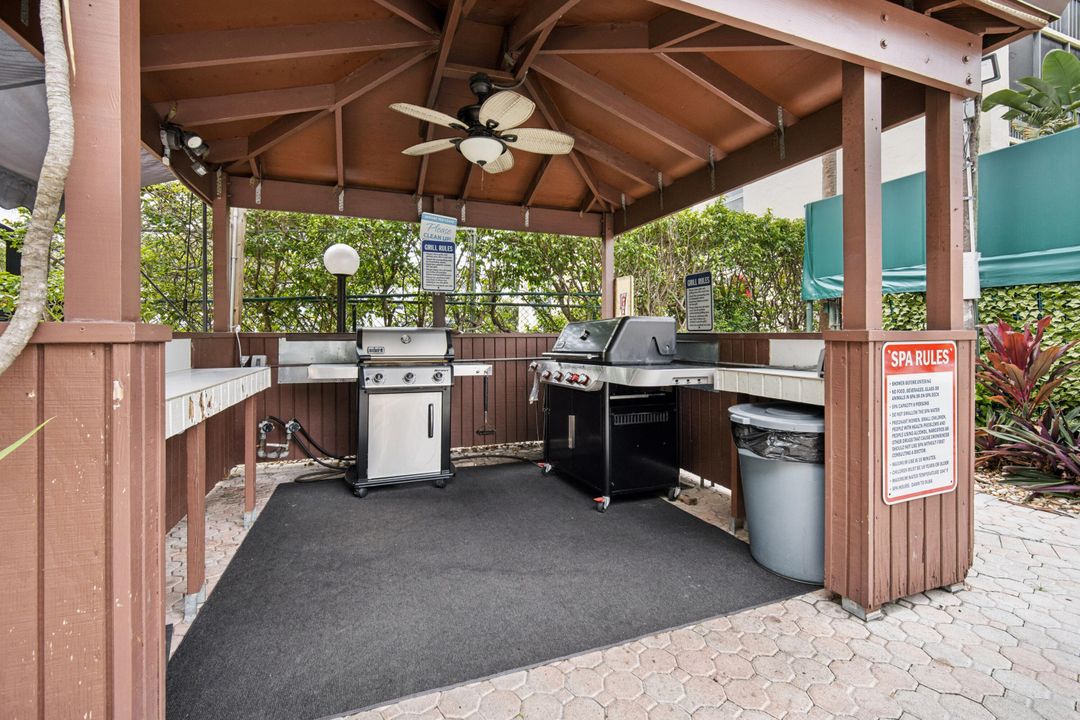 Active With Contract: $245,000 (2 beds, 2 baths, 928 Square Feet)