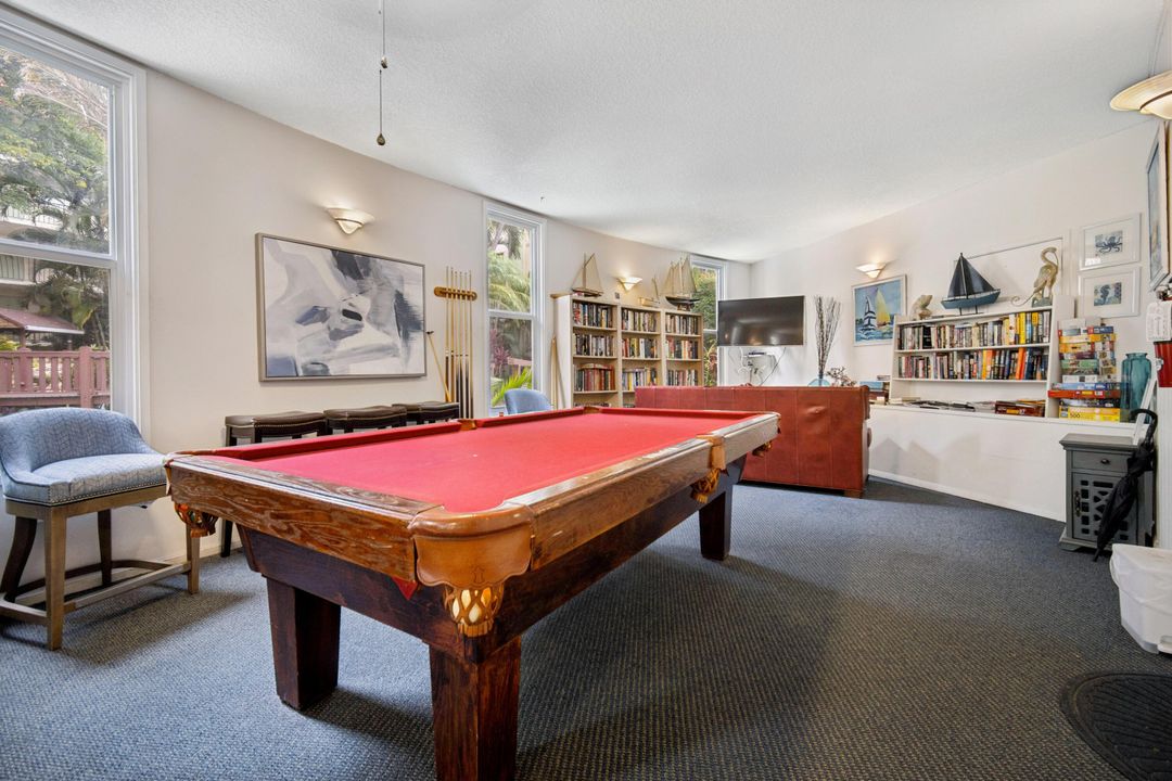 Active With Contract: $245,000 (2 beds, 2 baths, 928 Square Feet)