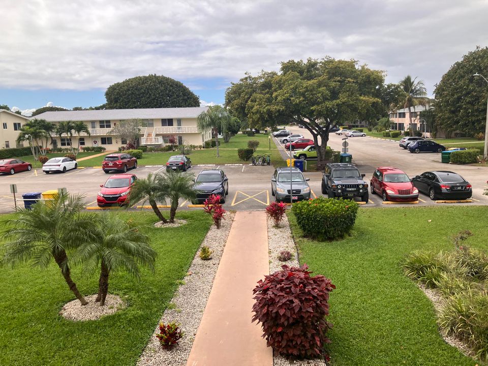 For Sale: $58,900 (1 beds, 1 baths, 646 Square Feet)