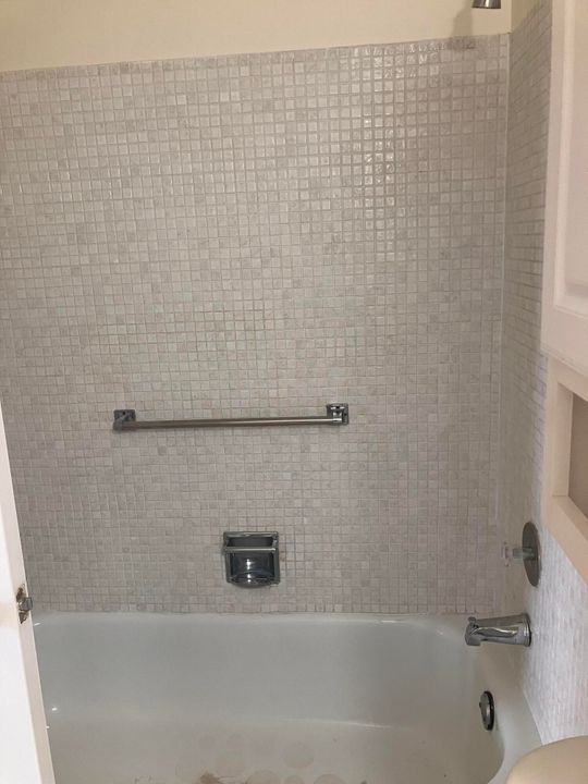 For Sale: $58,900 (1 beds, 1 baths, 646 Square Feet)