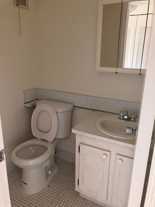 For Sale: $58,900 (1 beds, 1 baths, 646 Square Feet)