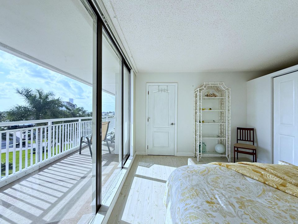 Active With Contract: $7,000 (1 beds, 2 baths, 1224 Square Feet)