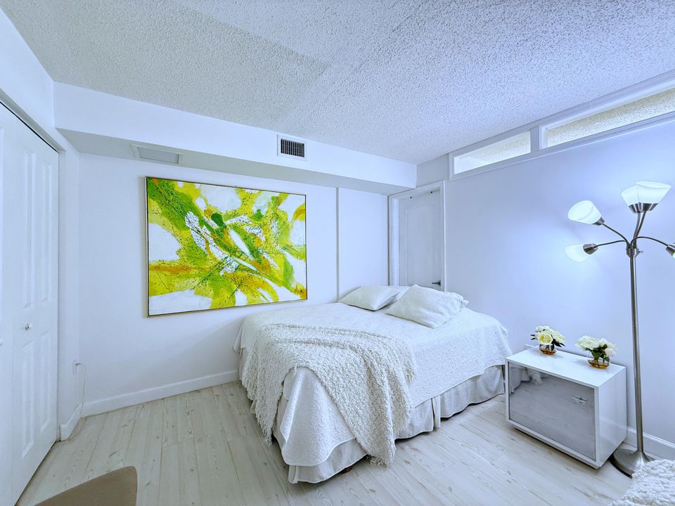 Active With Contract: $7,000 (1 beds, 2 baths, 1224 Square Feet)