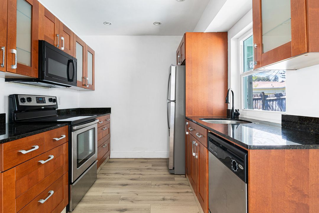 For Rent: $2,875 (2 beds, 2 baths, 1100 Square Feet)